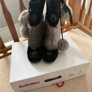 SoftMoc Women's Black and Gray Moccasin Boots
